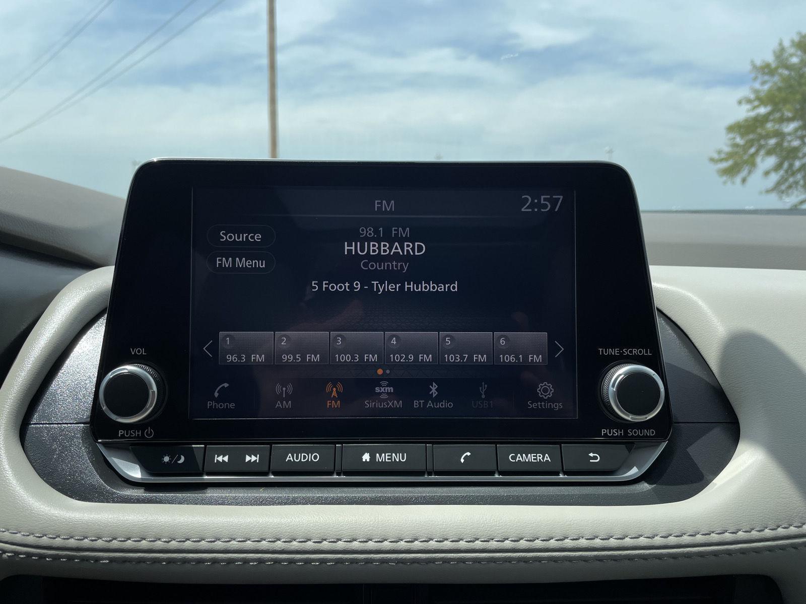 Vehicle photo 25