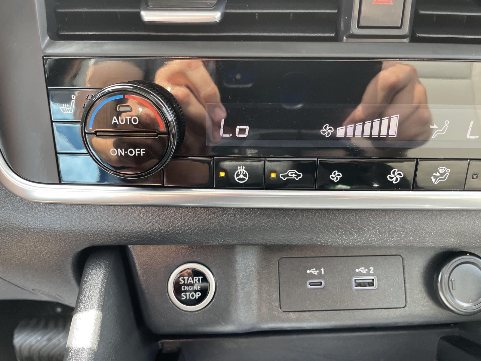 Vehicle photo 28