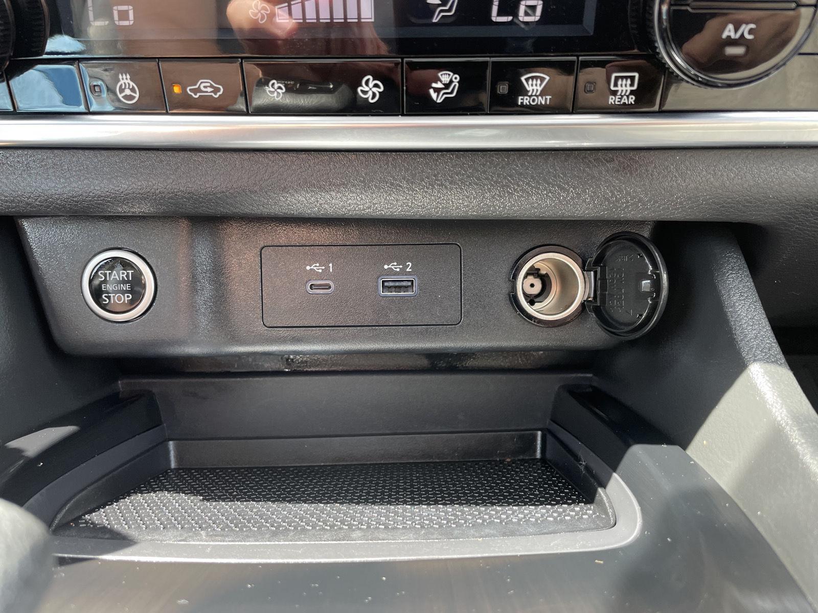 Vehicle photo 29