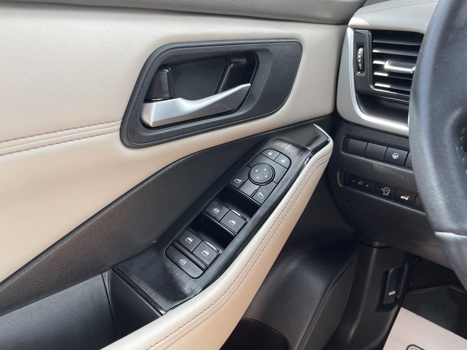Vehicle photo 30