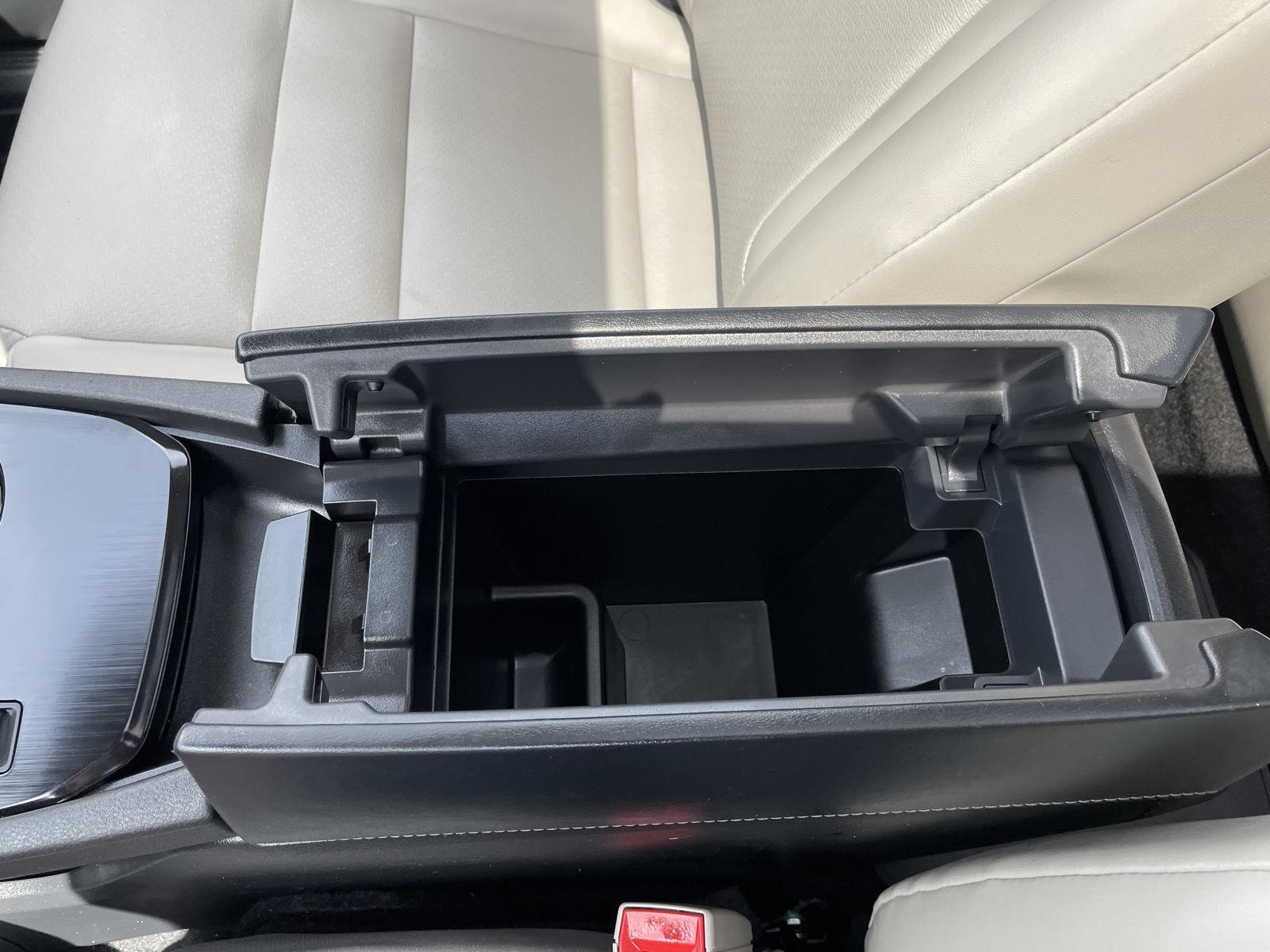 Vehicle photo 33