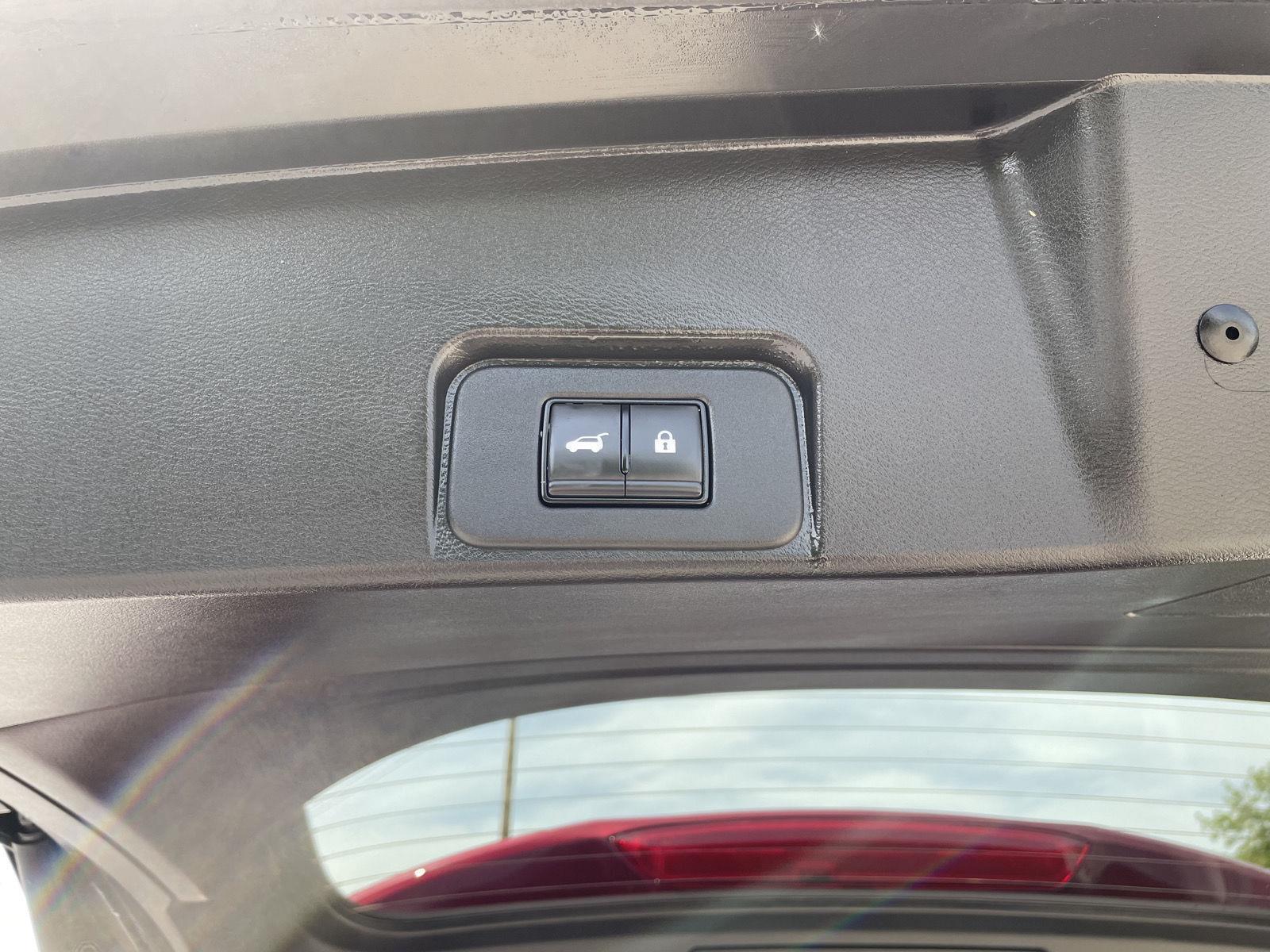 Vehicle photo 38
