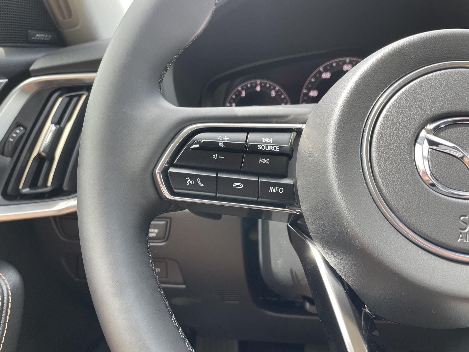 Vehicle photo 12