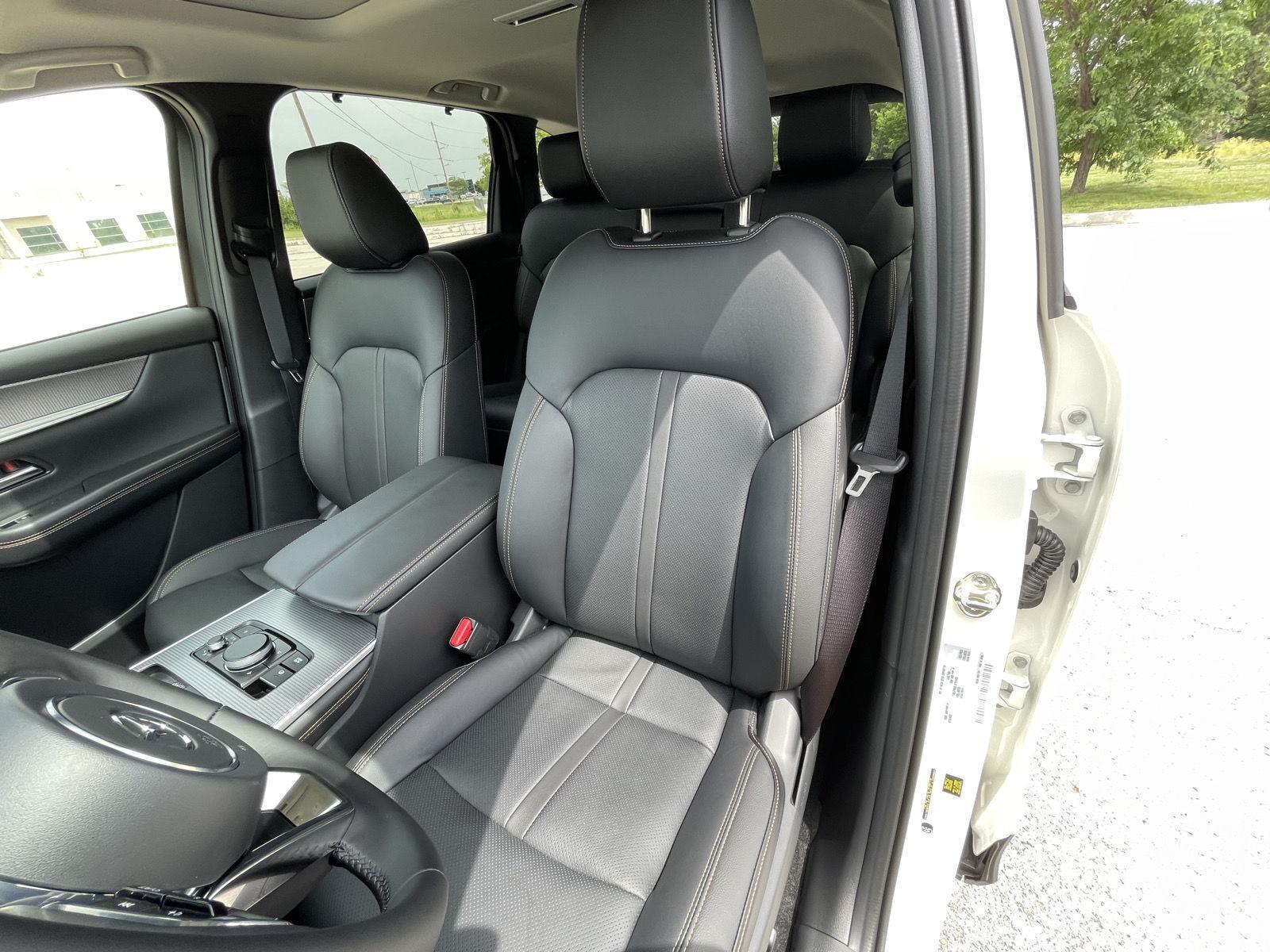 Vehicle photo 17