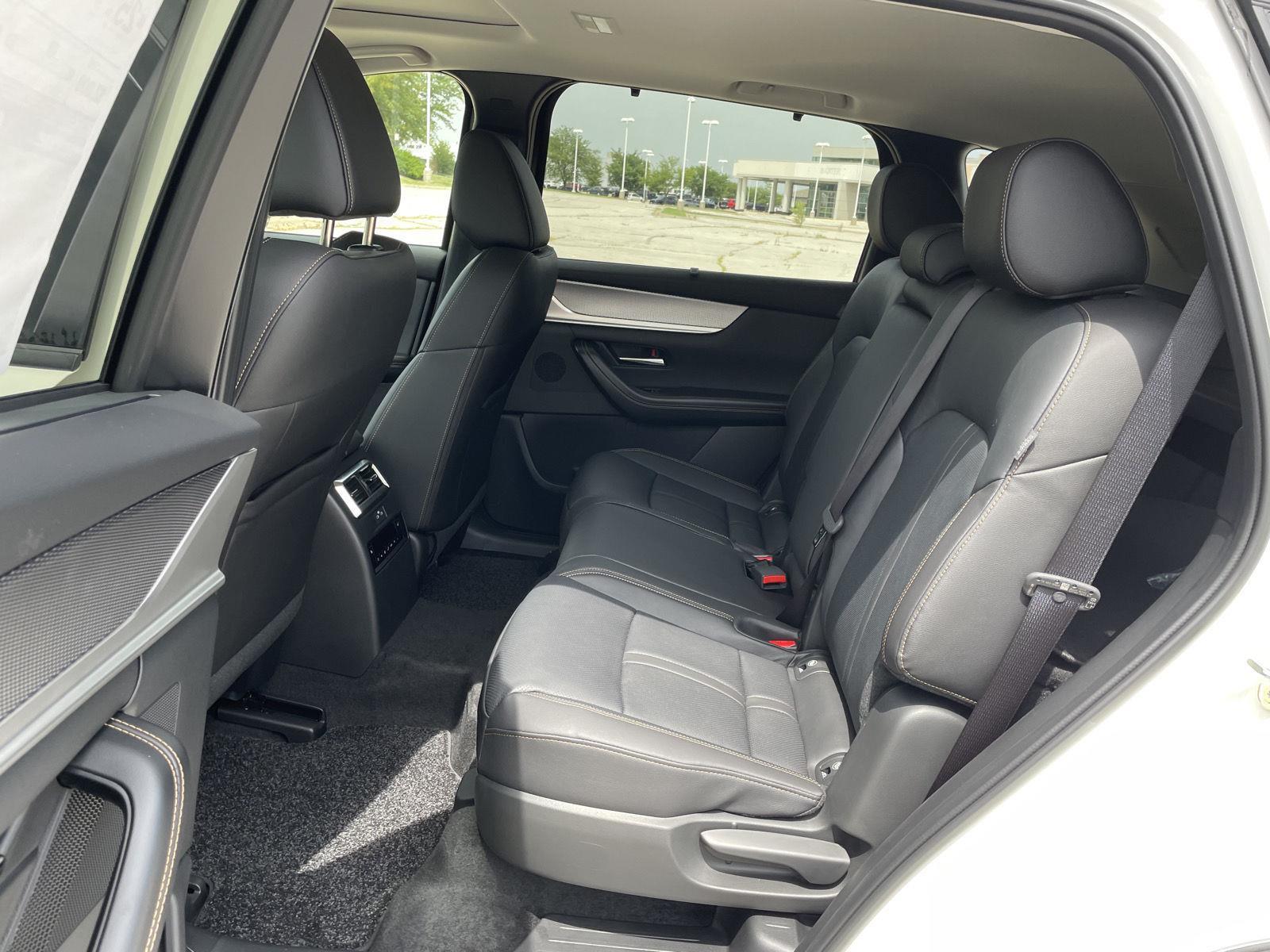 Vehicle photo 19