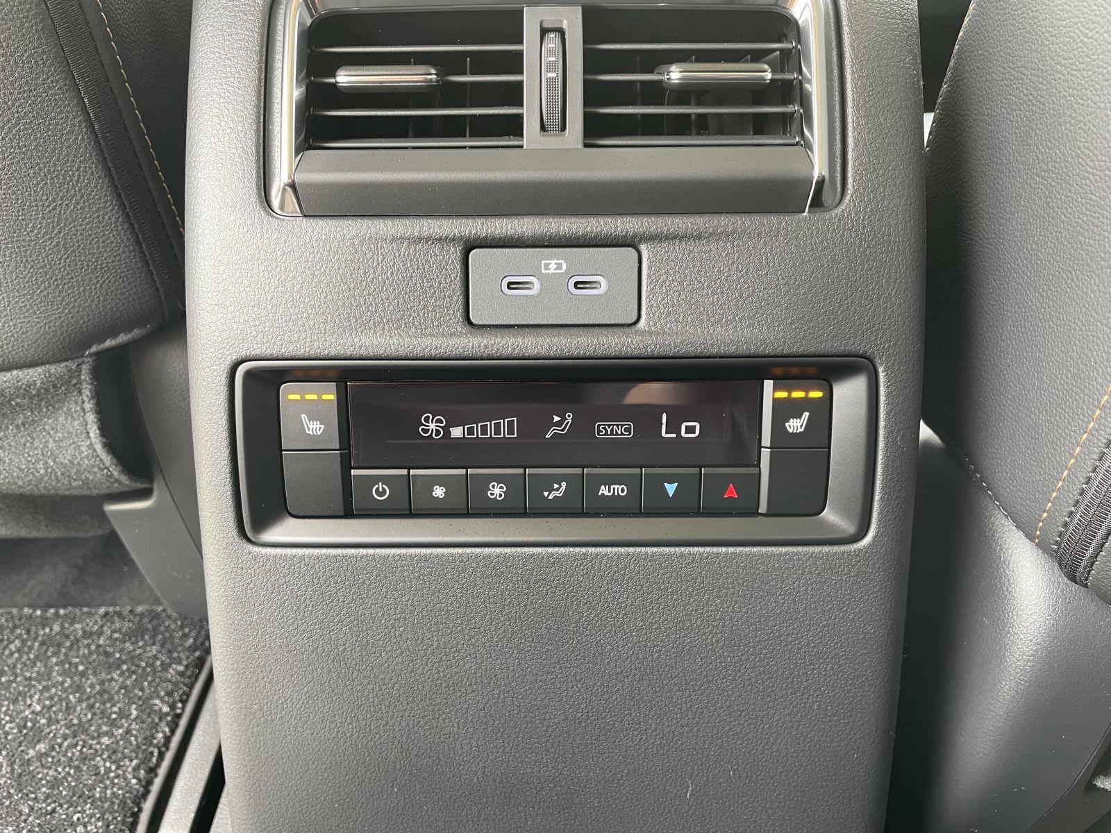 Vehicle photo 20