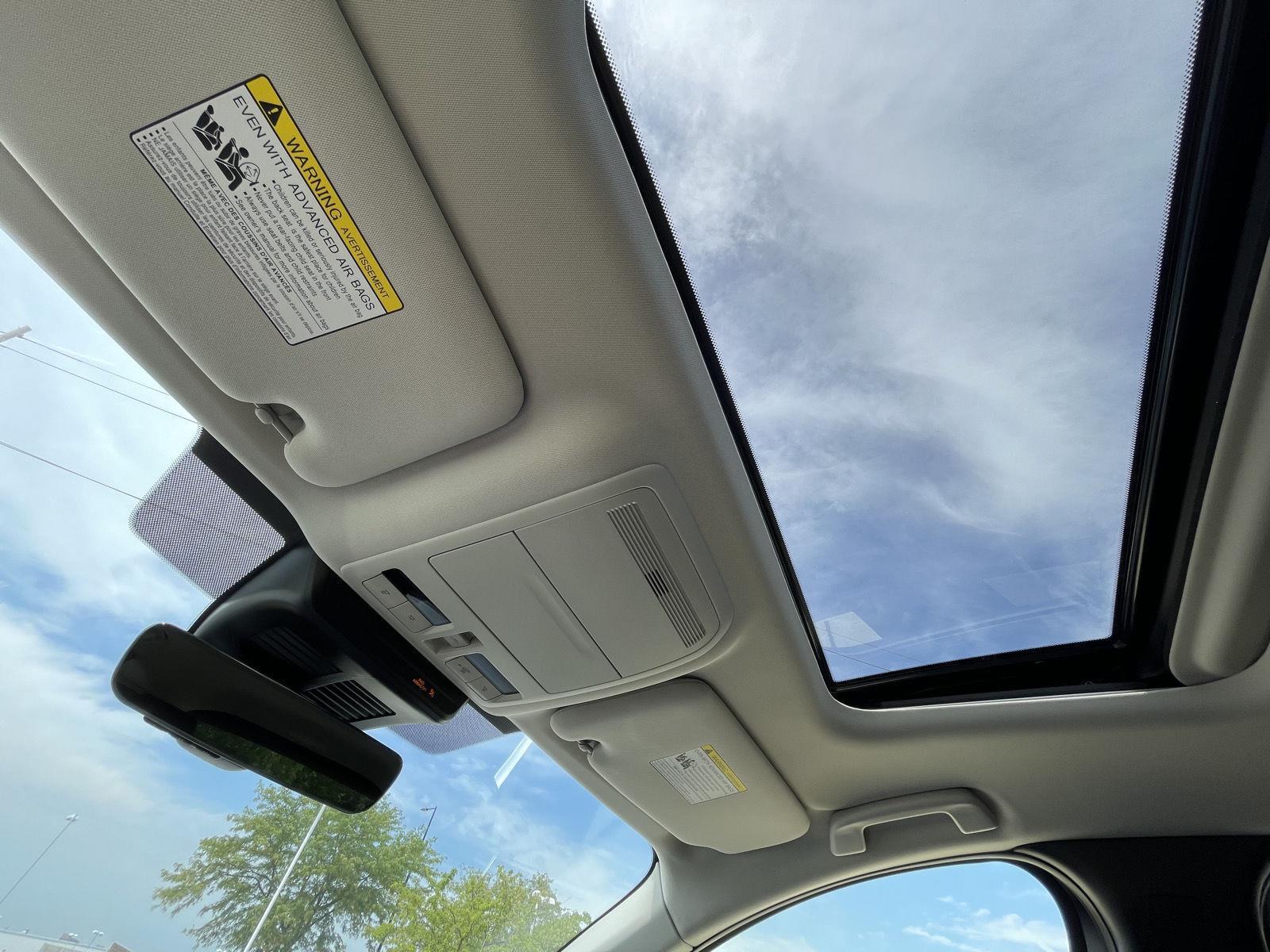 Vehicle photo 21