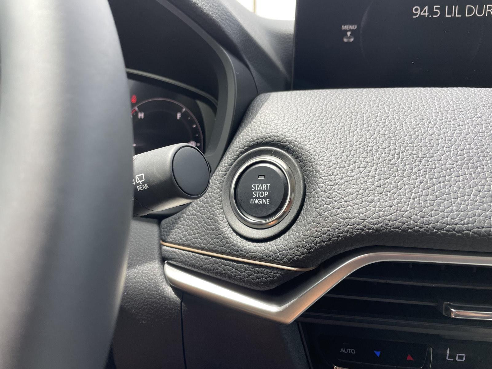 Vehicle photo 25
