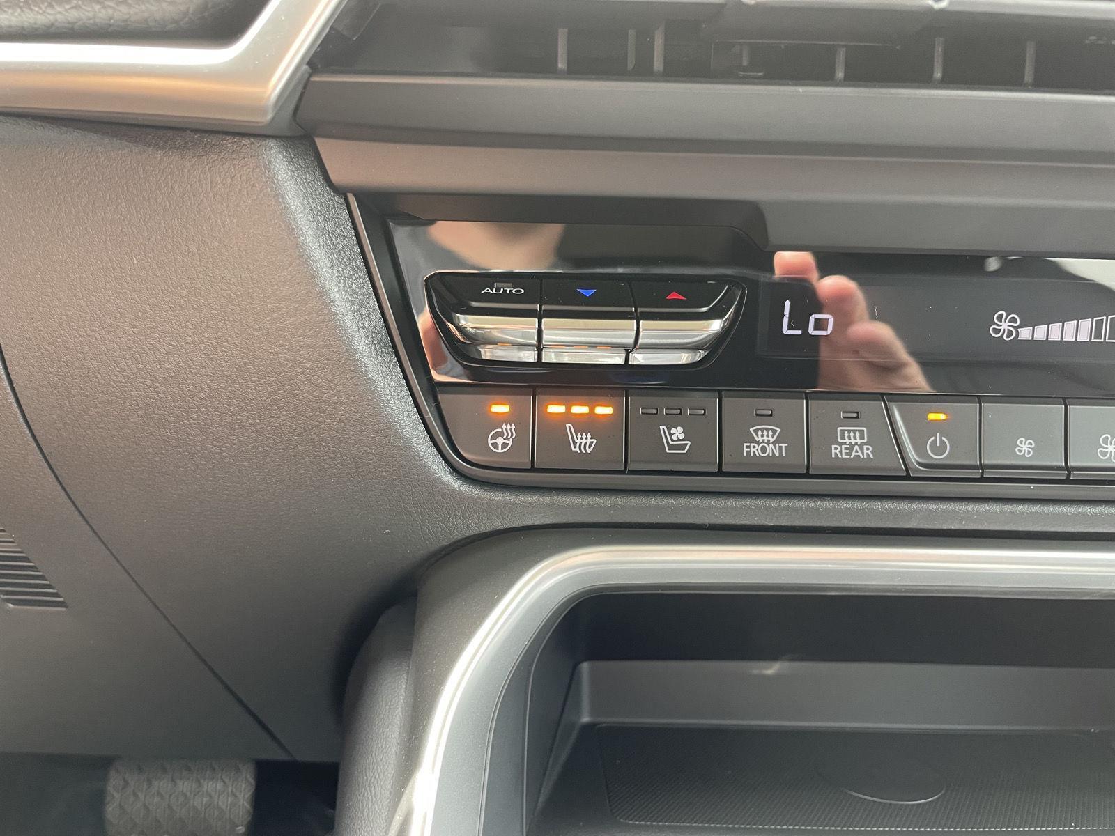Vehicle photo 27