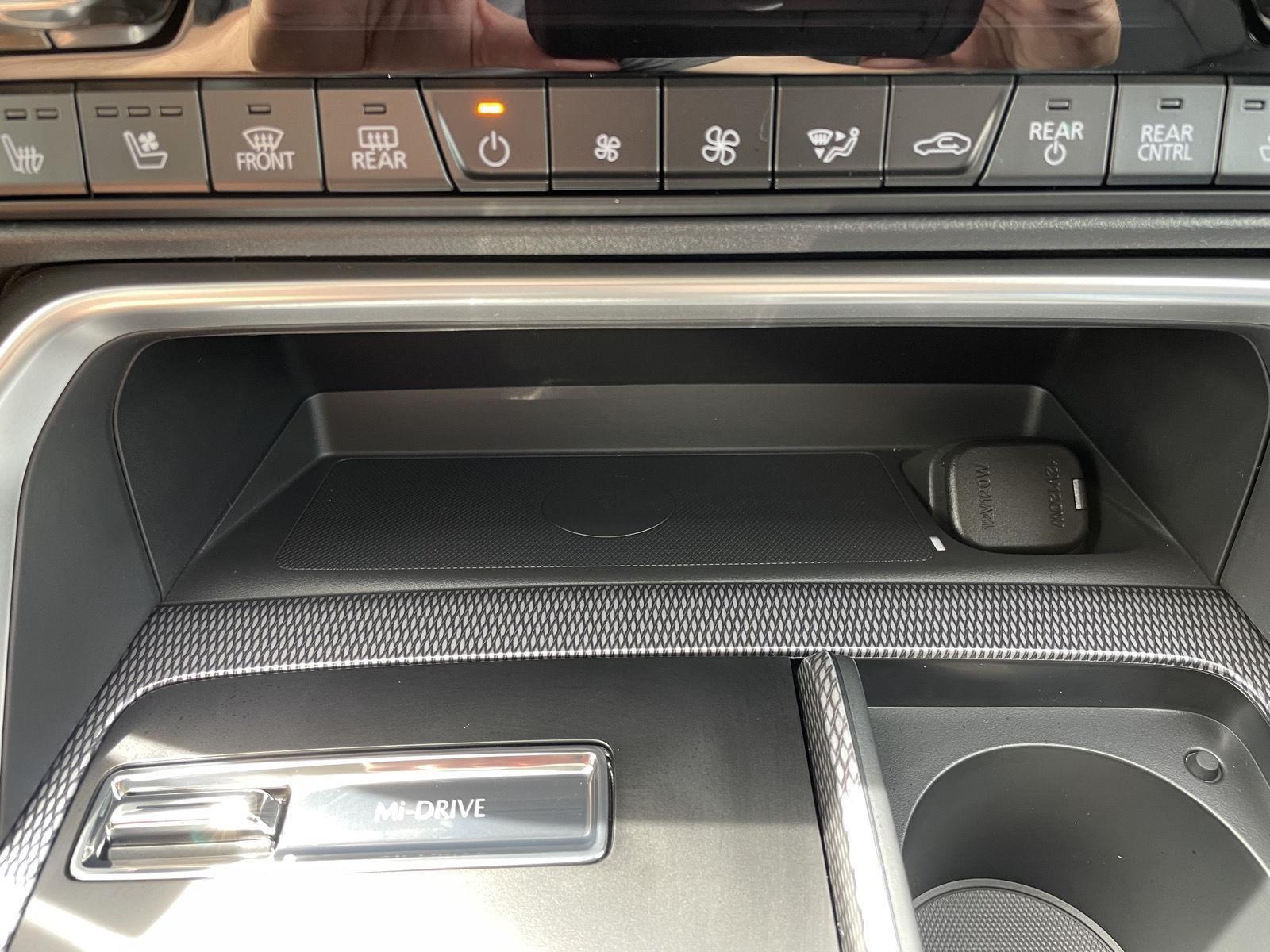 Vehicle photo 29