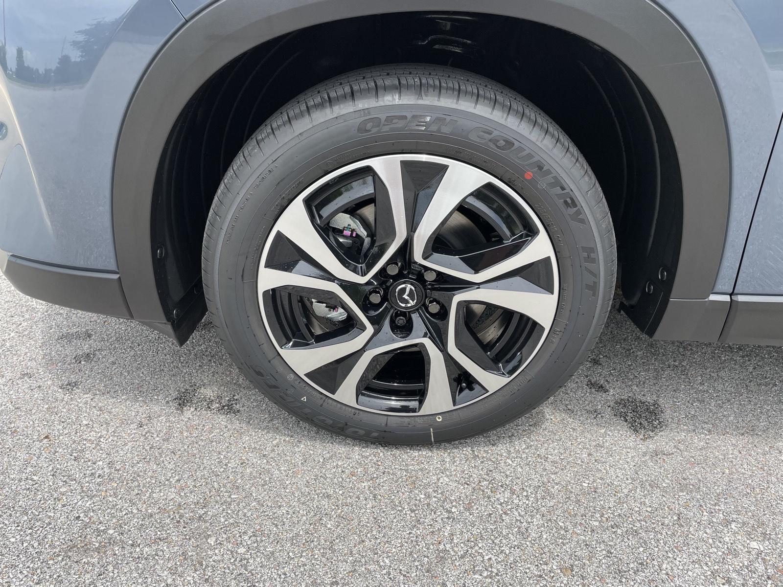 Vehicle photo 10