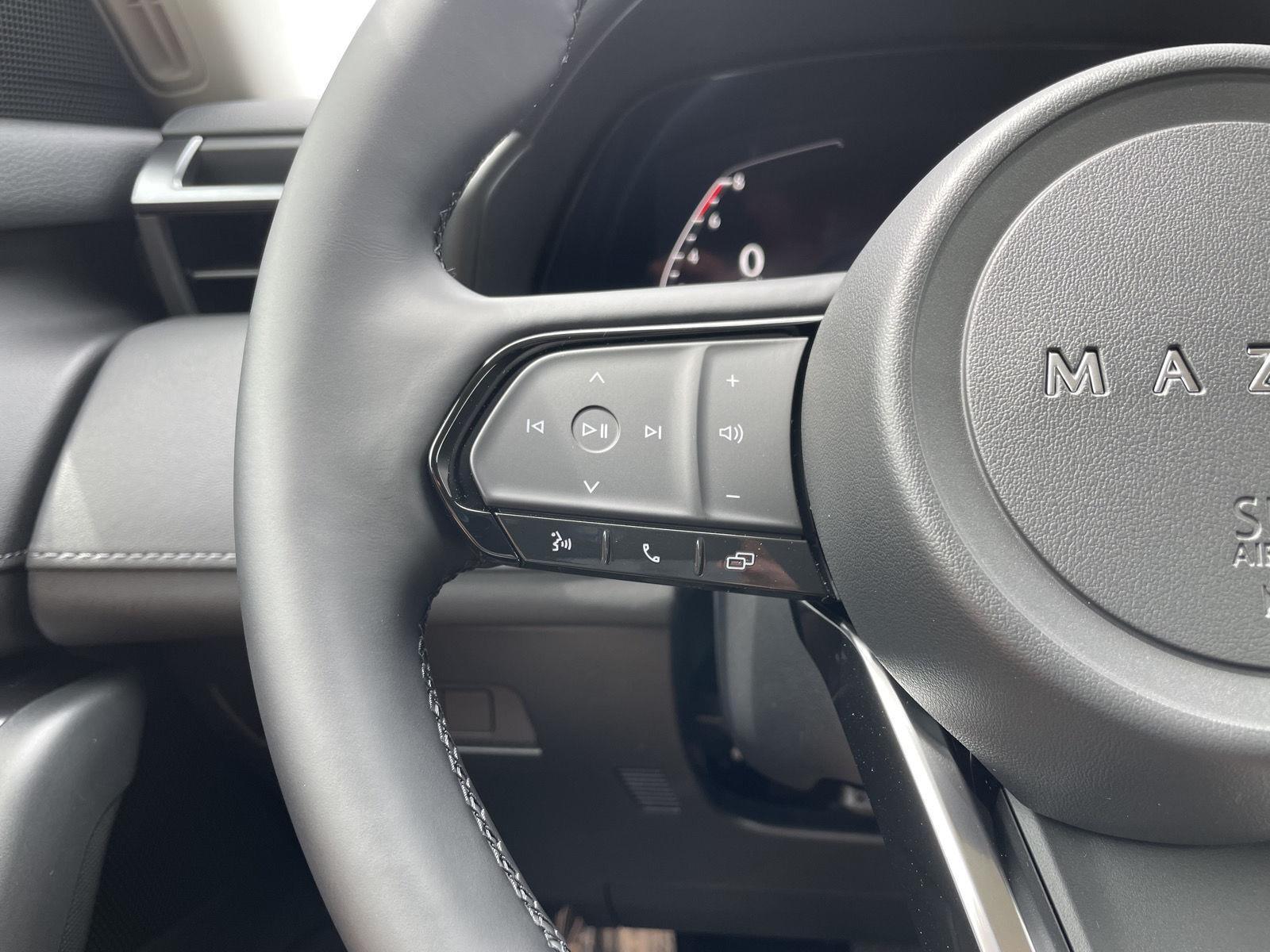Vehicle photo 12