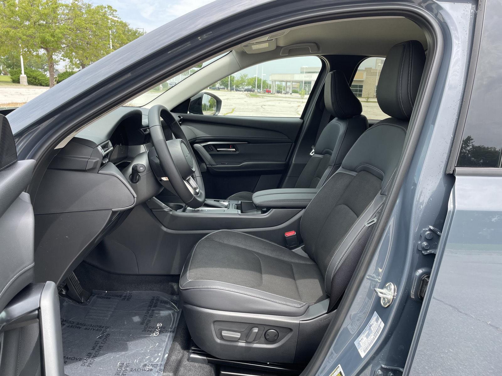 Vehicle photo 16