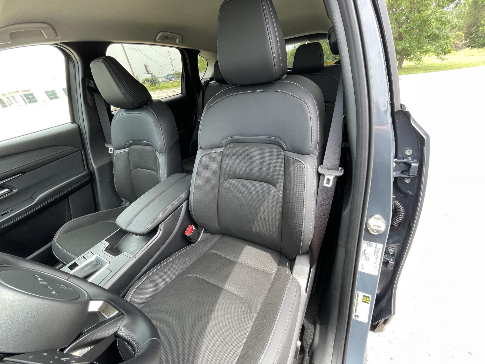 Vehicle photo 17