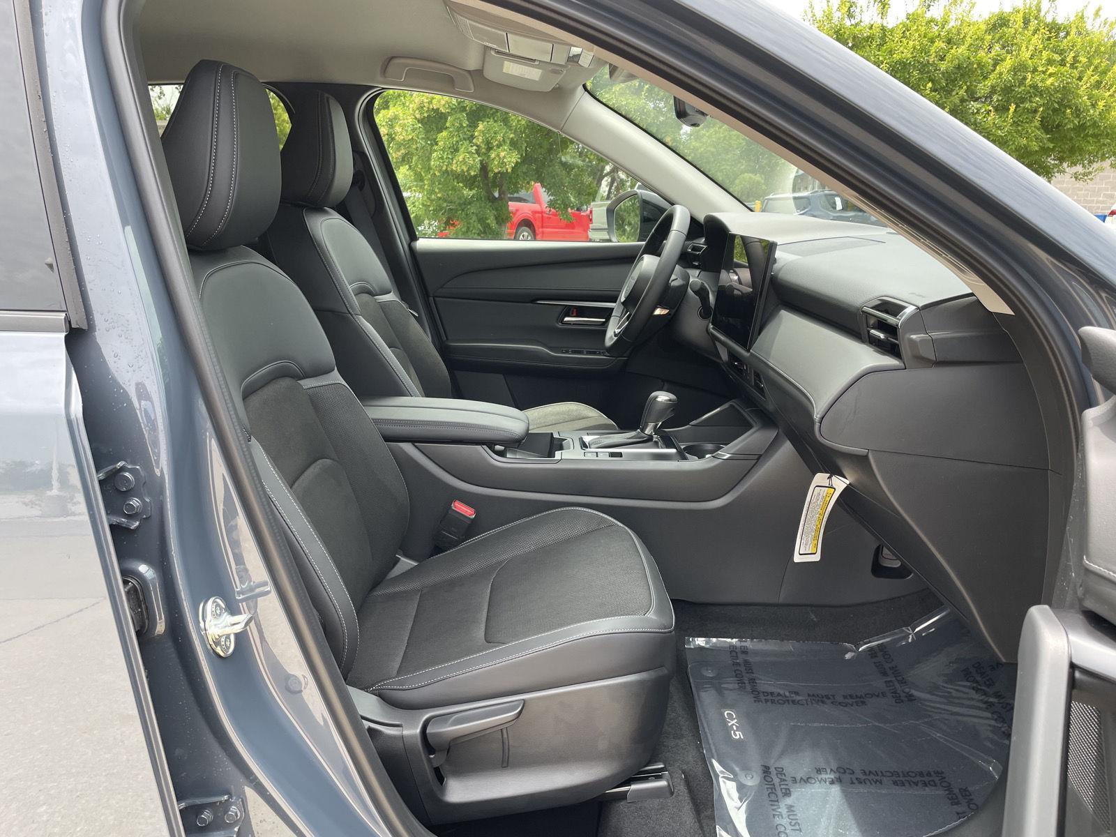 Vehicle photo 18