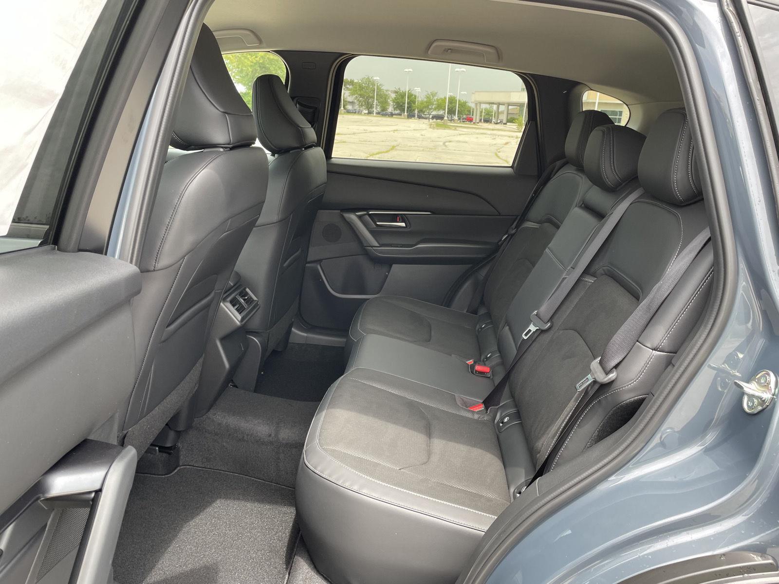 Vehicle photo 19