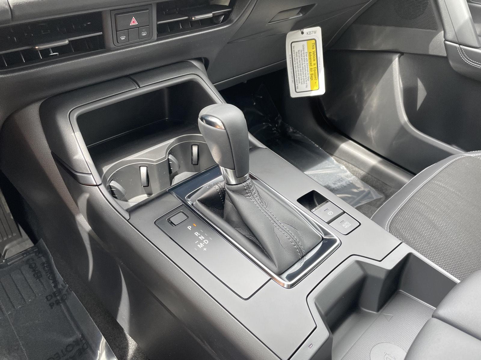 Vehicle photo 26