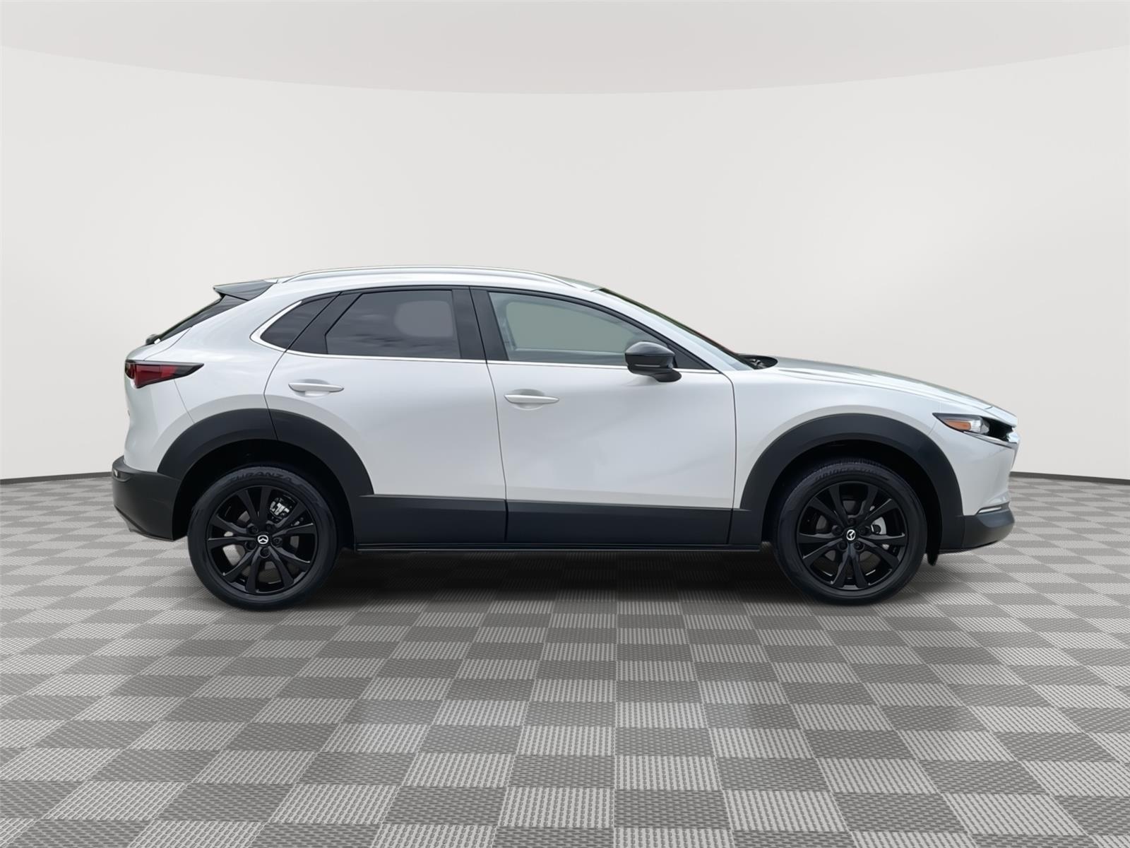 Vehicle photo 6