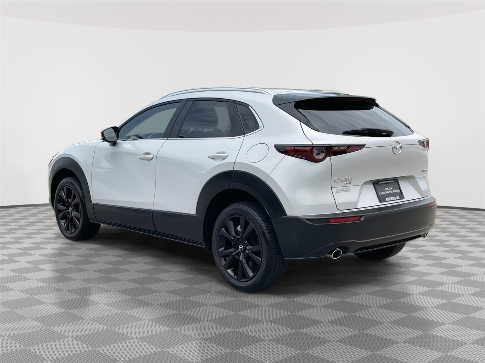 Vehicle photo 9