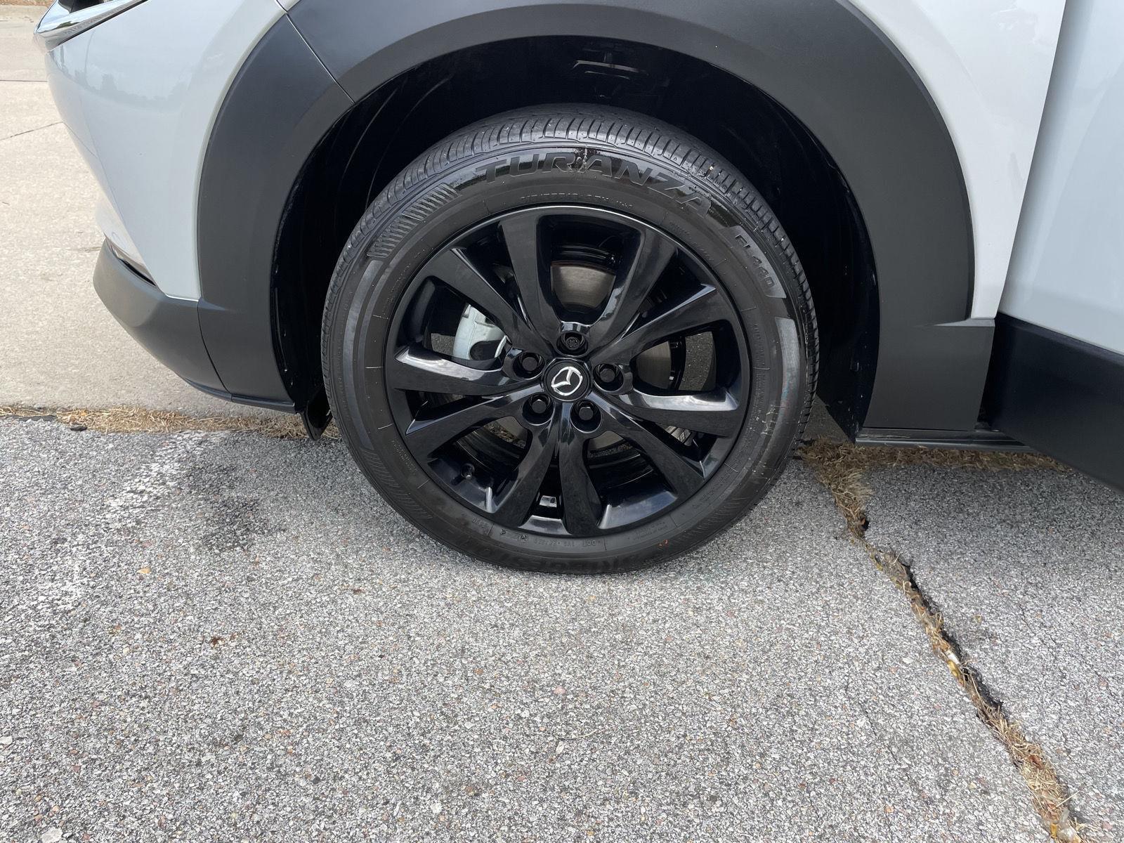 Vehicle photo 10