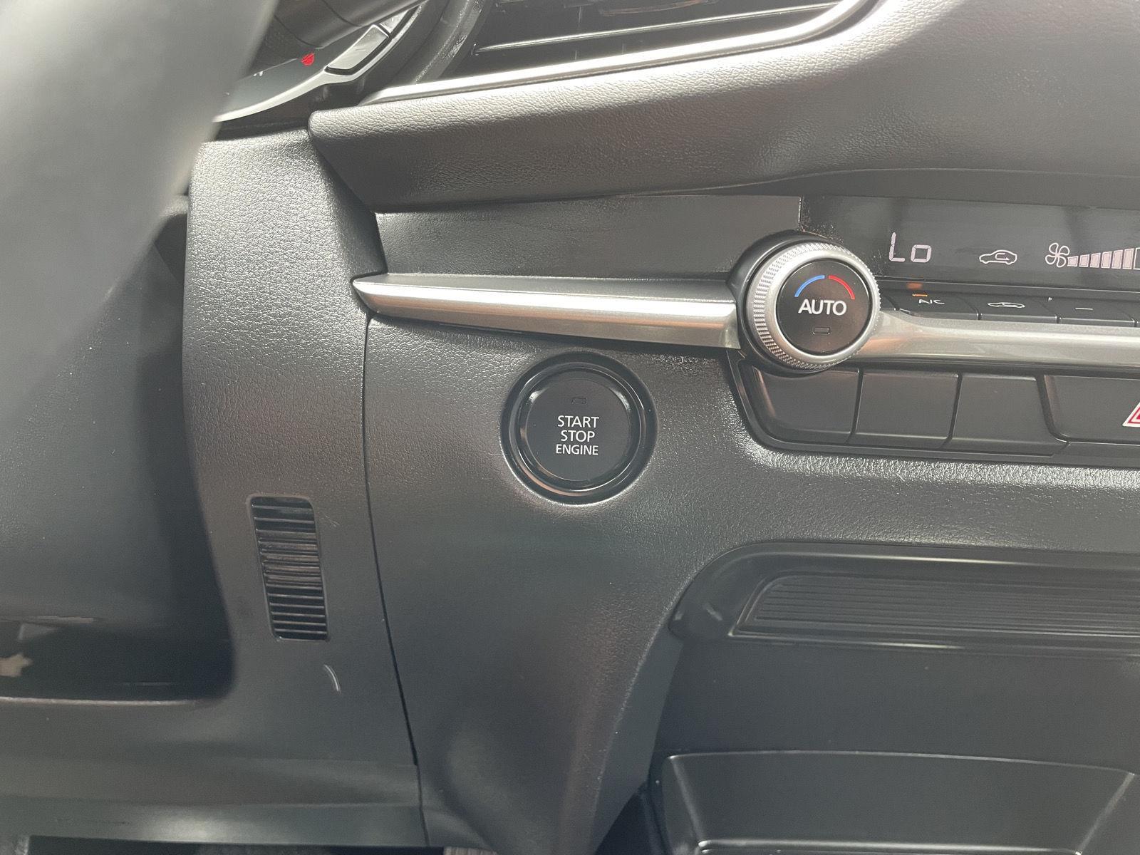 Vehicle photo 23