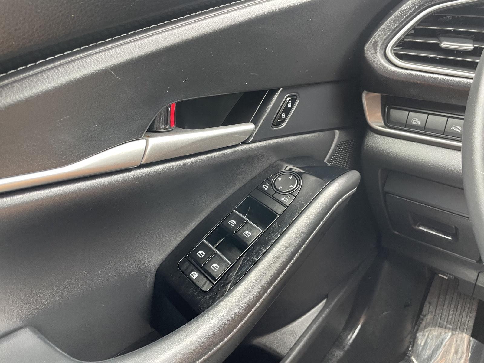 Vehicle photo 26