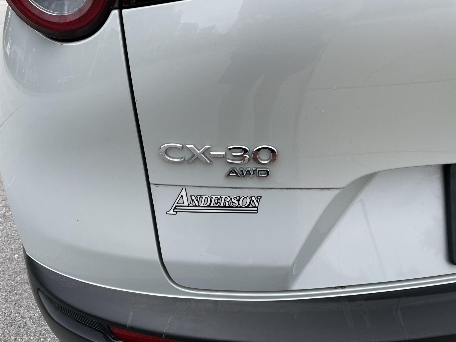 Vehicle photo 33