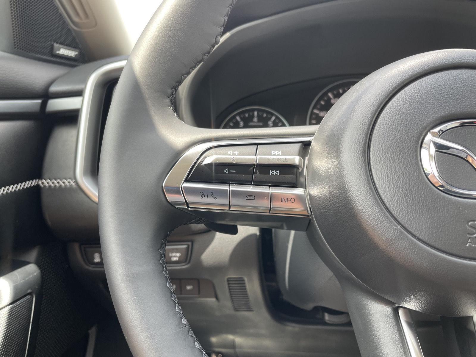 Vehicle photo 12