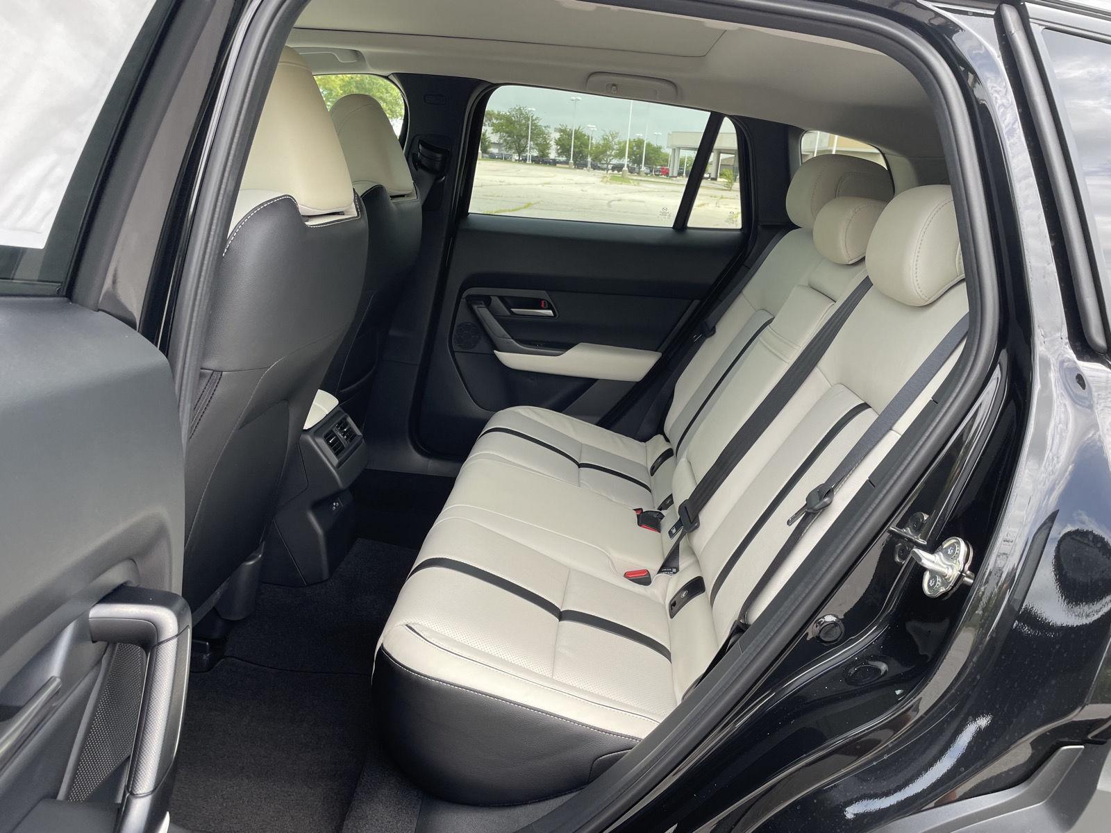 Vehicle photo 19