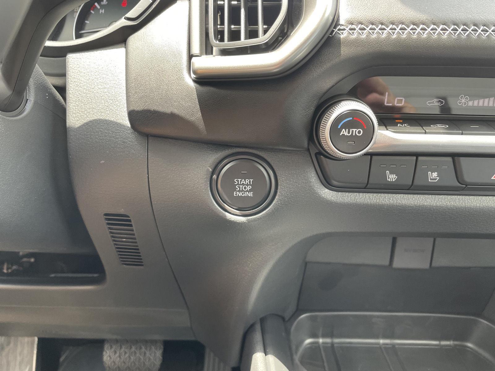 Vehicle photo 24