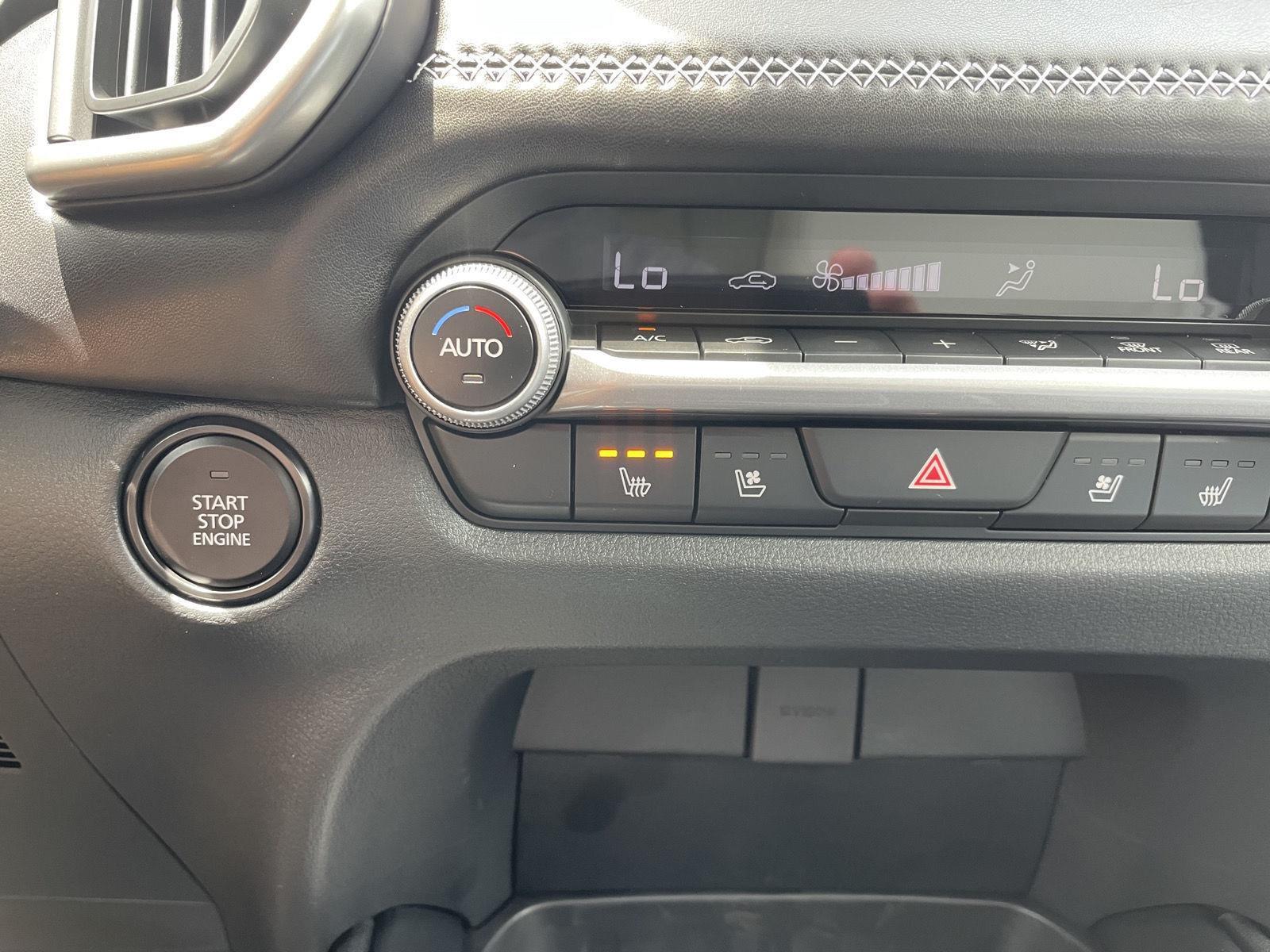 Vehicle photo 26