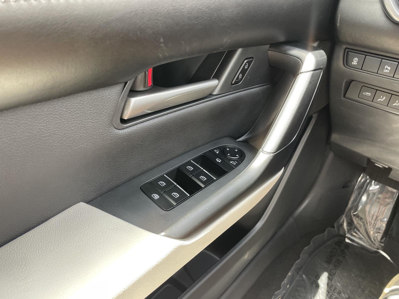 Vehicle photo 28
