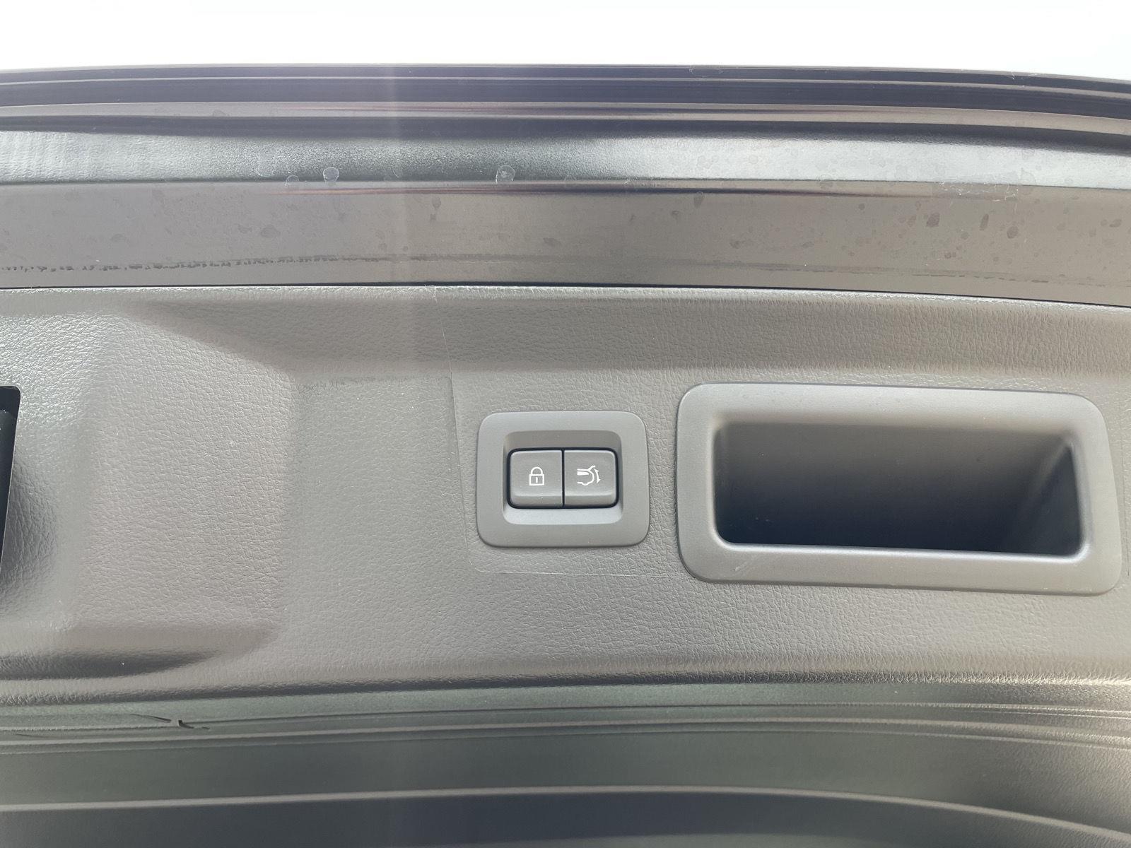 Vehicle photo 36