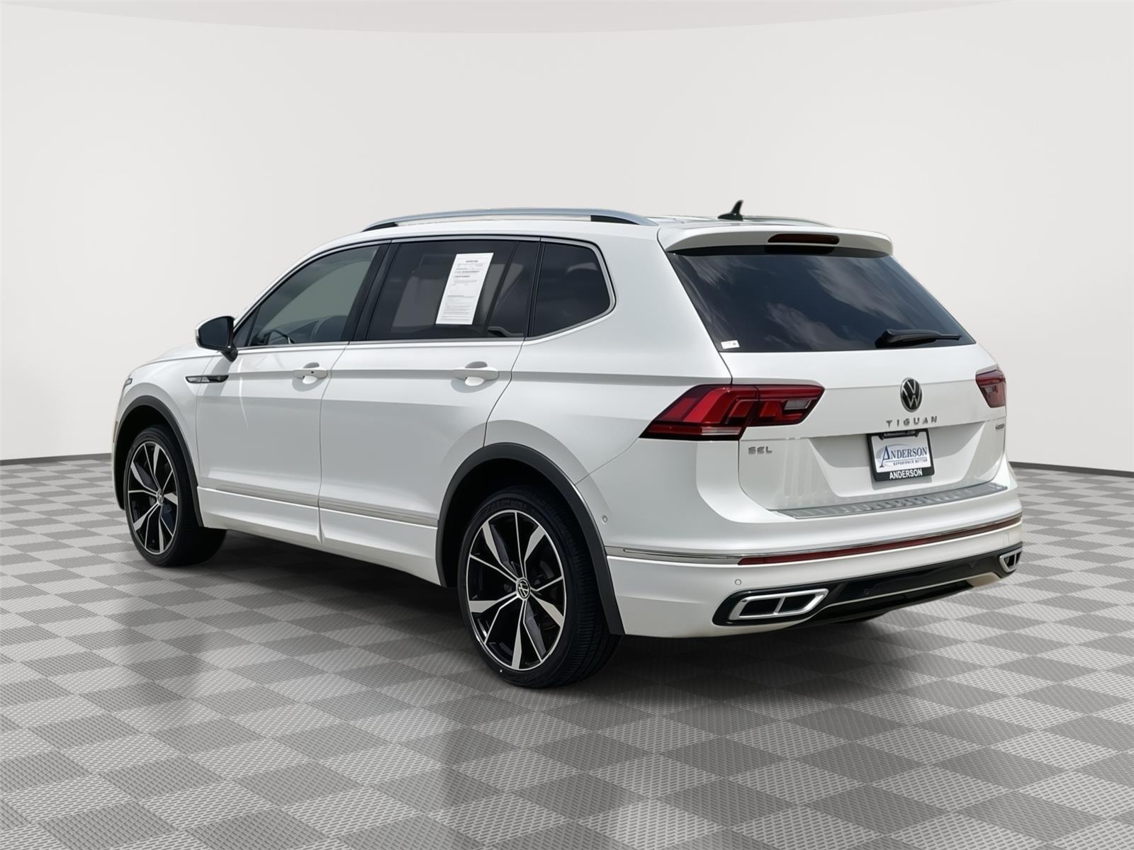 Vehicle photo 9