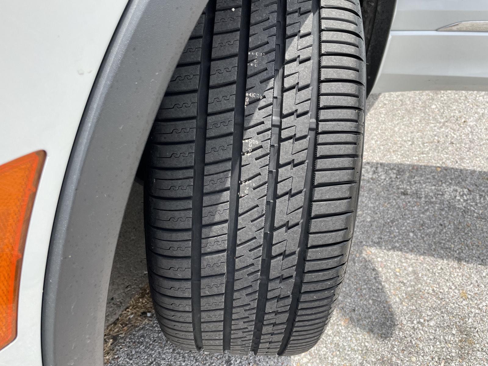 Vehicle photo 11