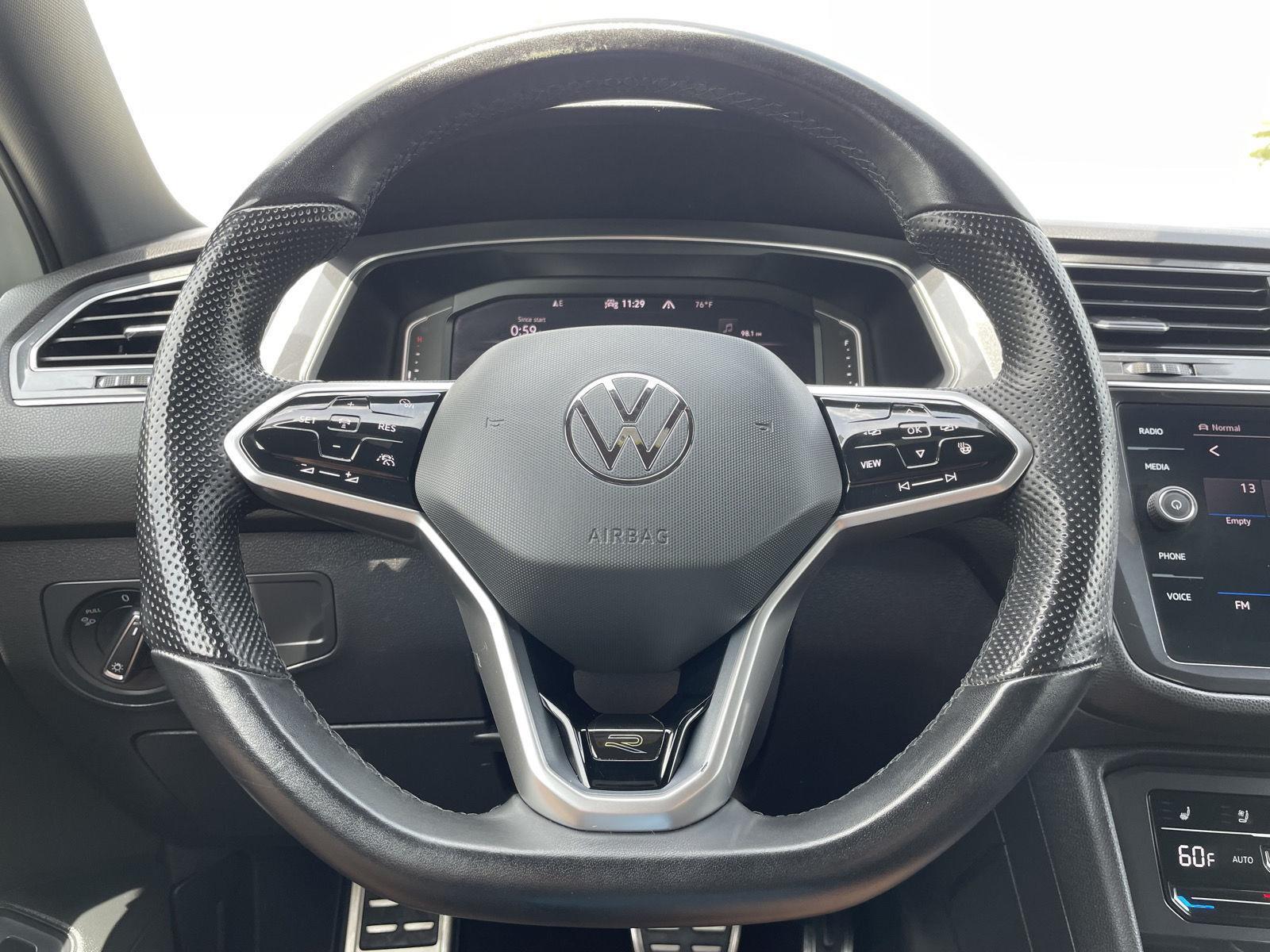 Vehicle photo 12