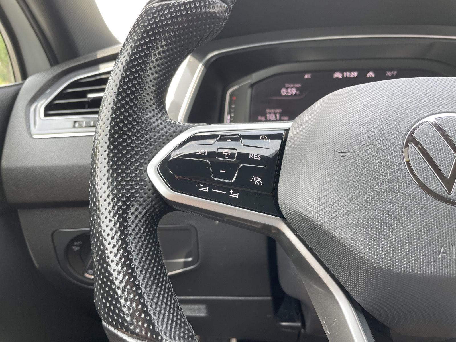 Vehicle photo 13