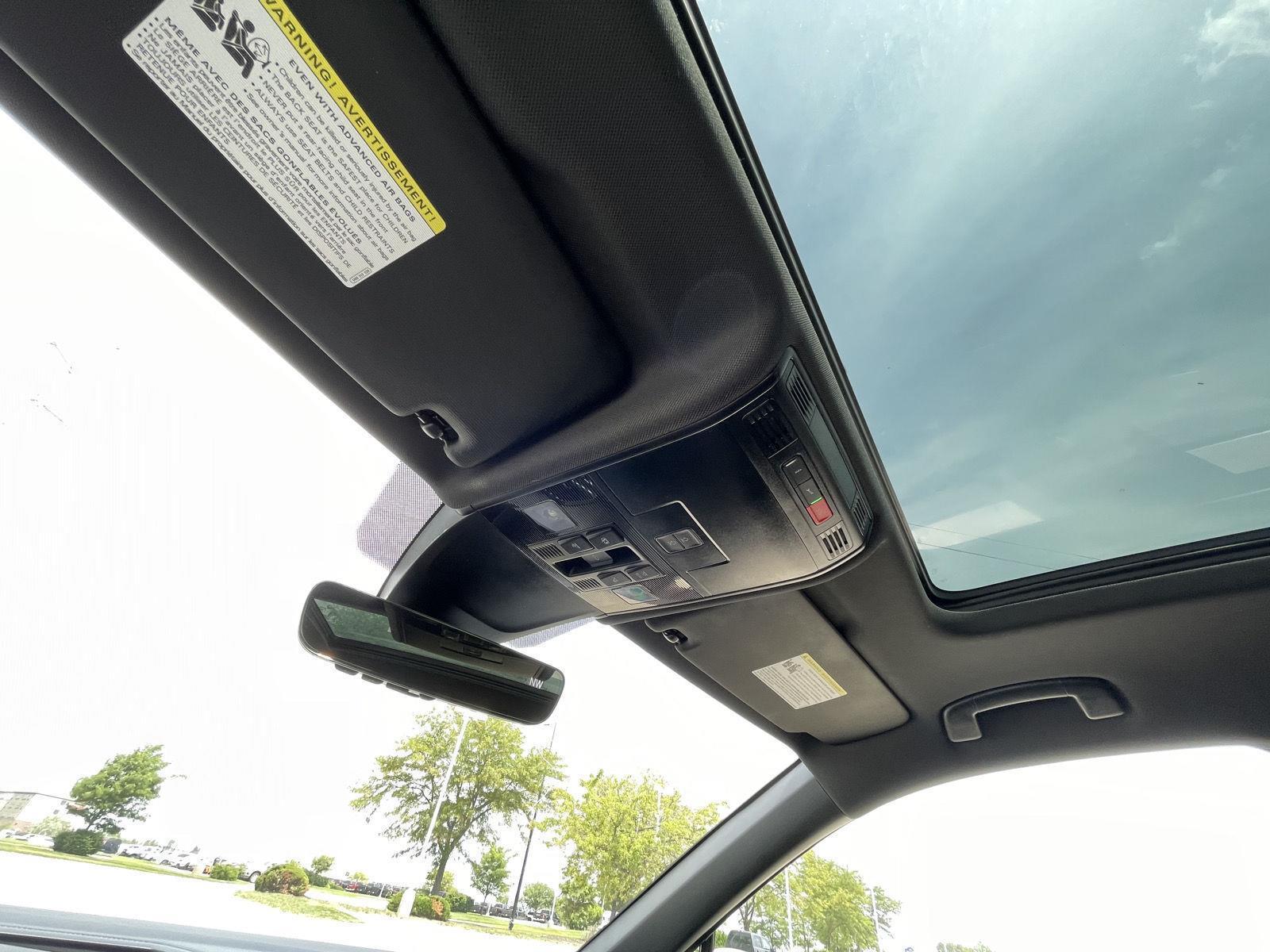 Vehicle photo 21