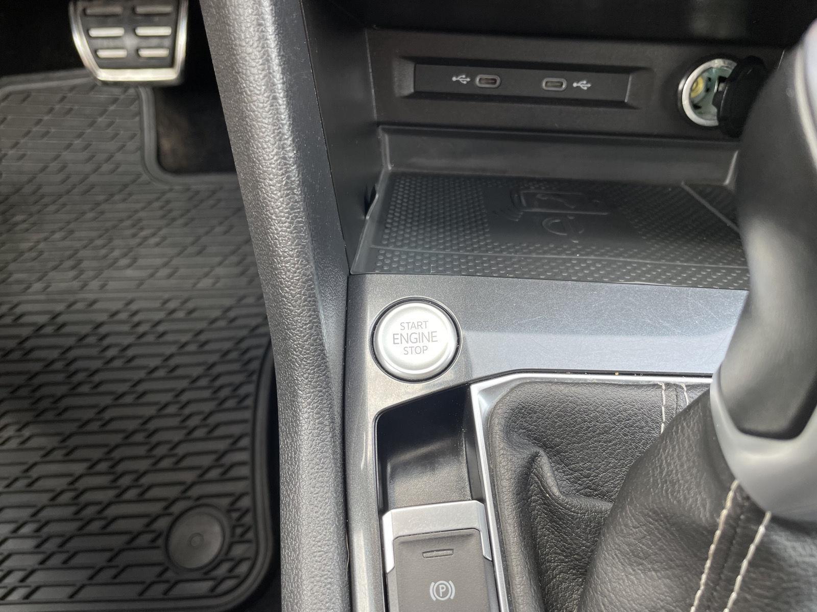 Vehicle photo 25