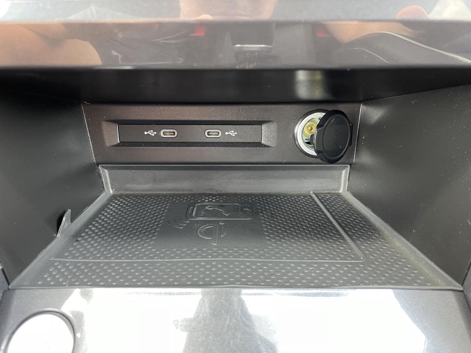 Vehicle photo 30
