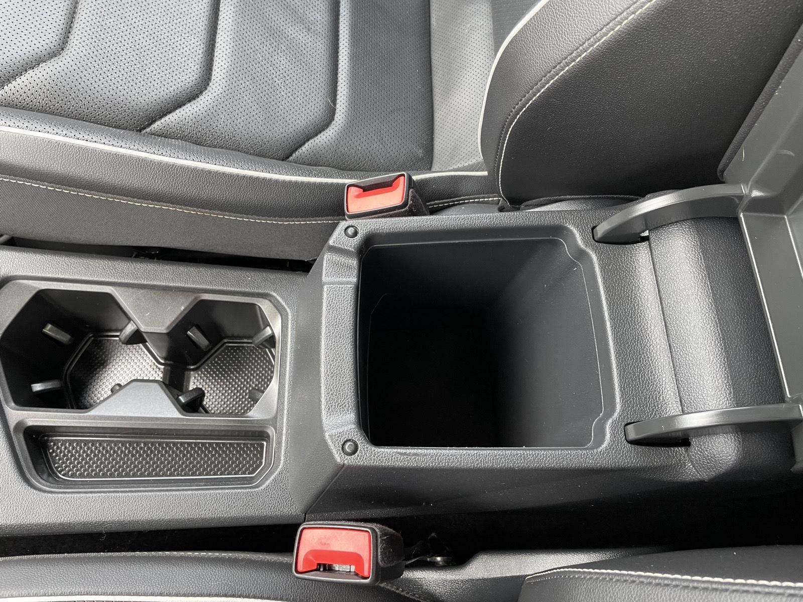 Vehicle photo 33