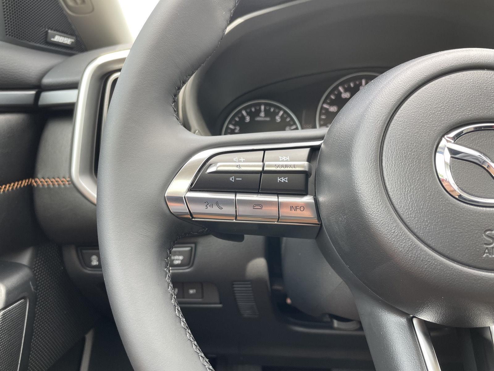 Vehicle photo 12