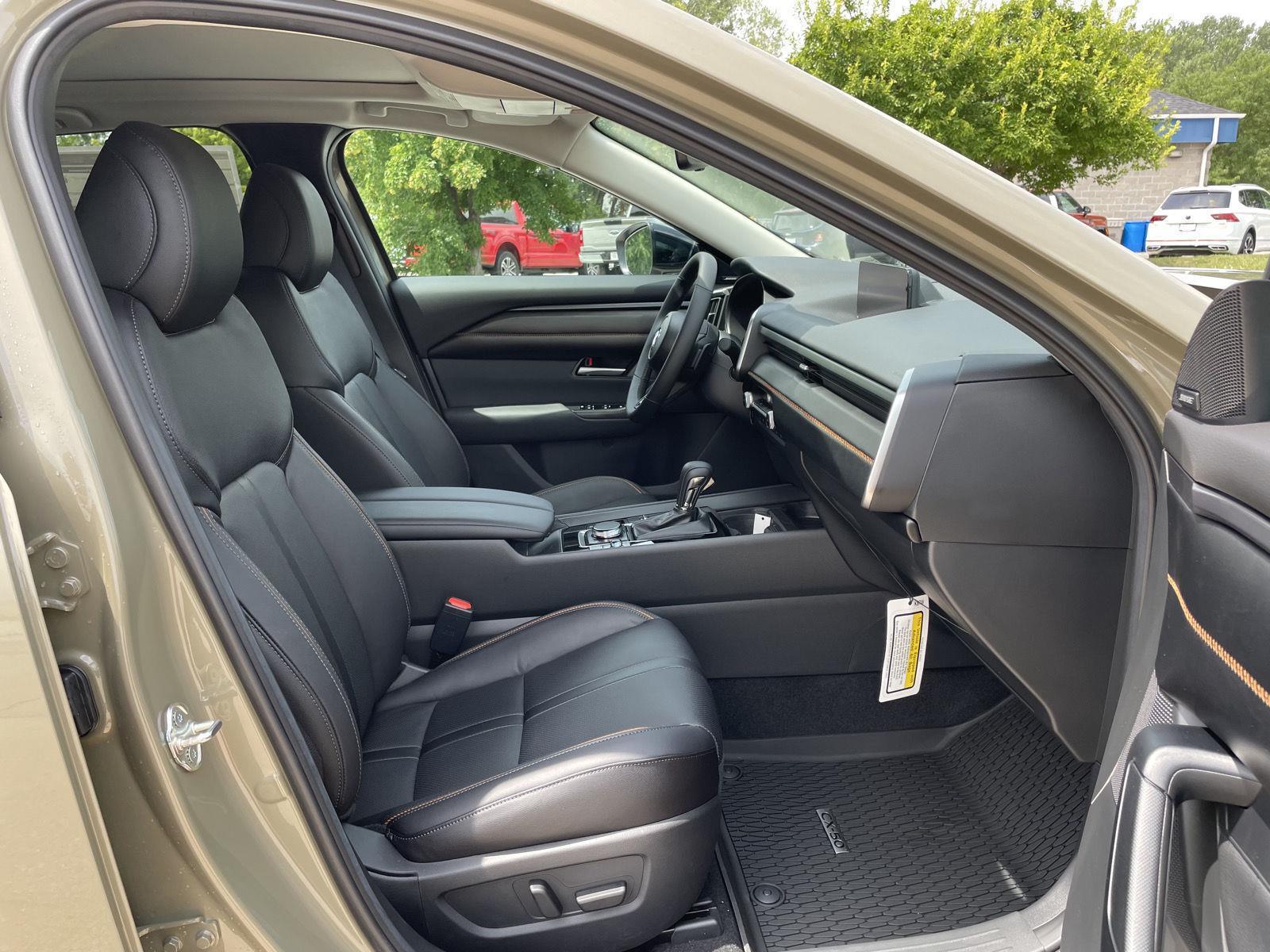 Vehicle photo 18