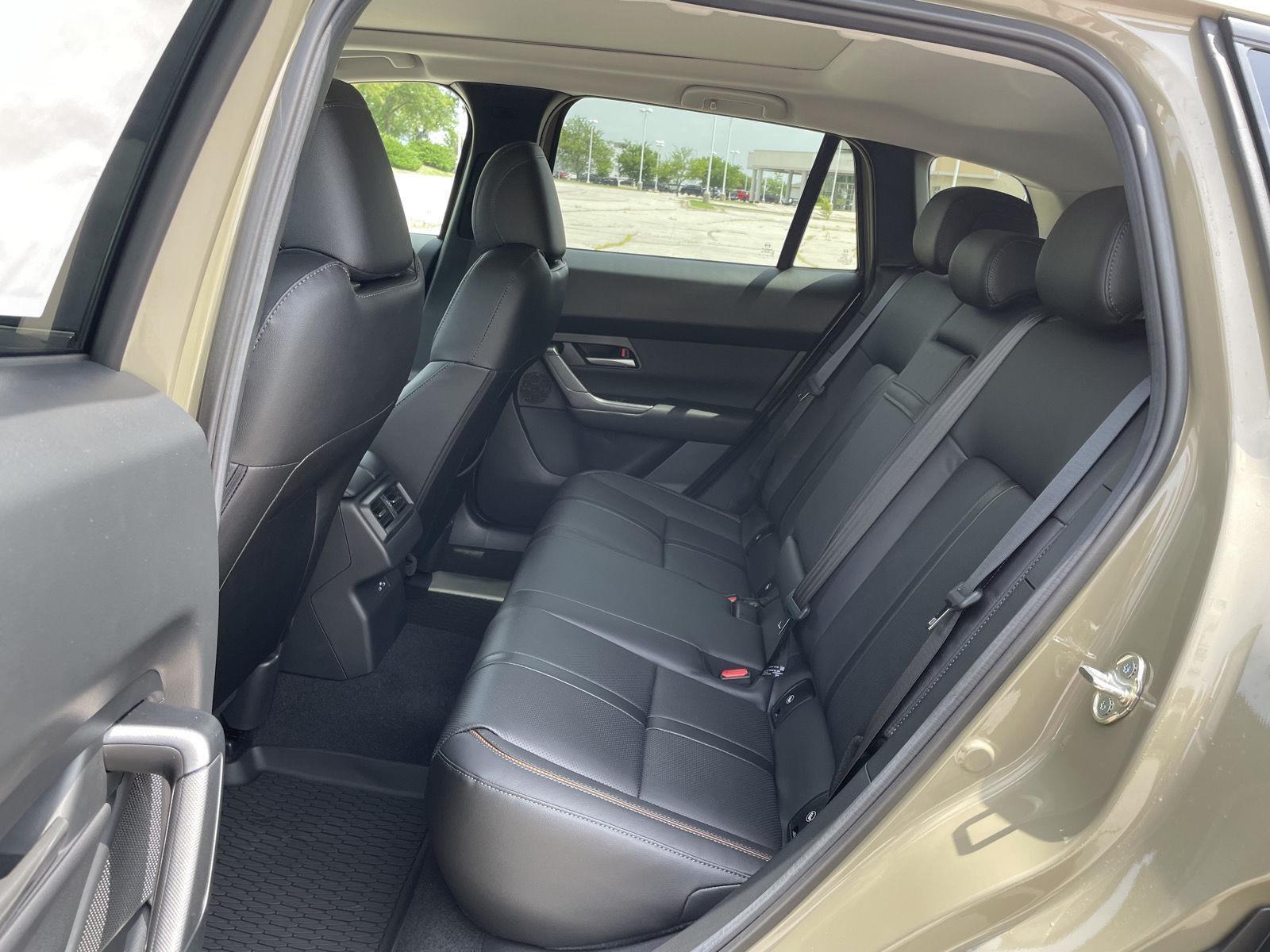 Vehicle photo 19