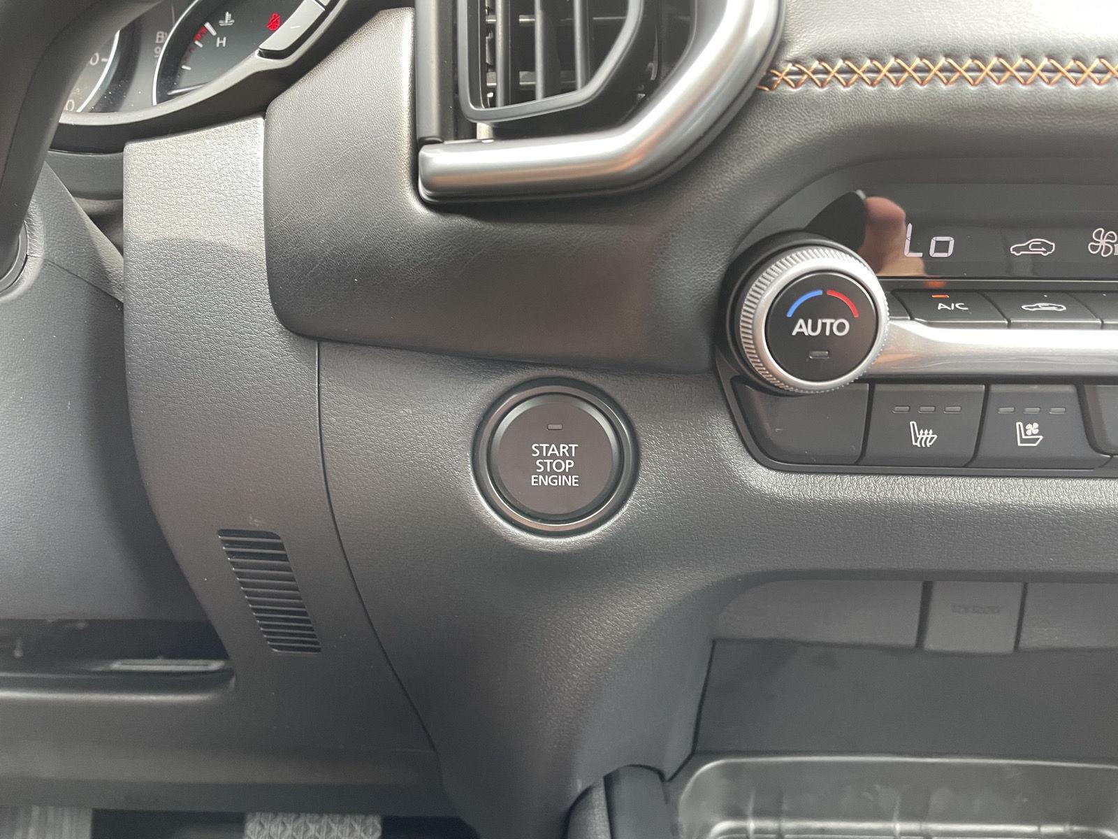 Vehicle photo 24