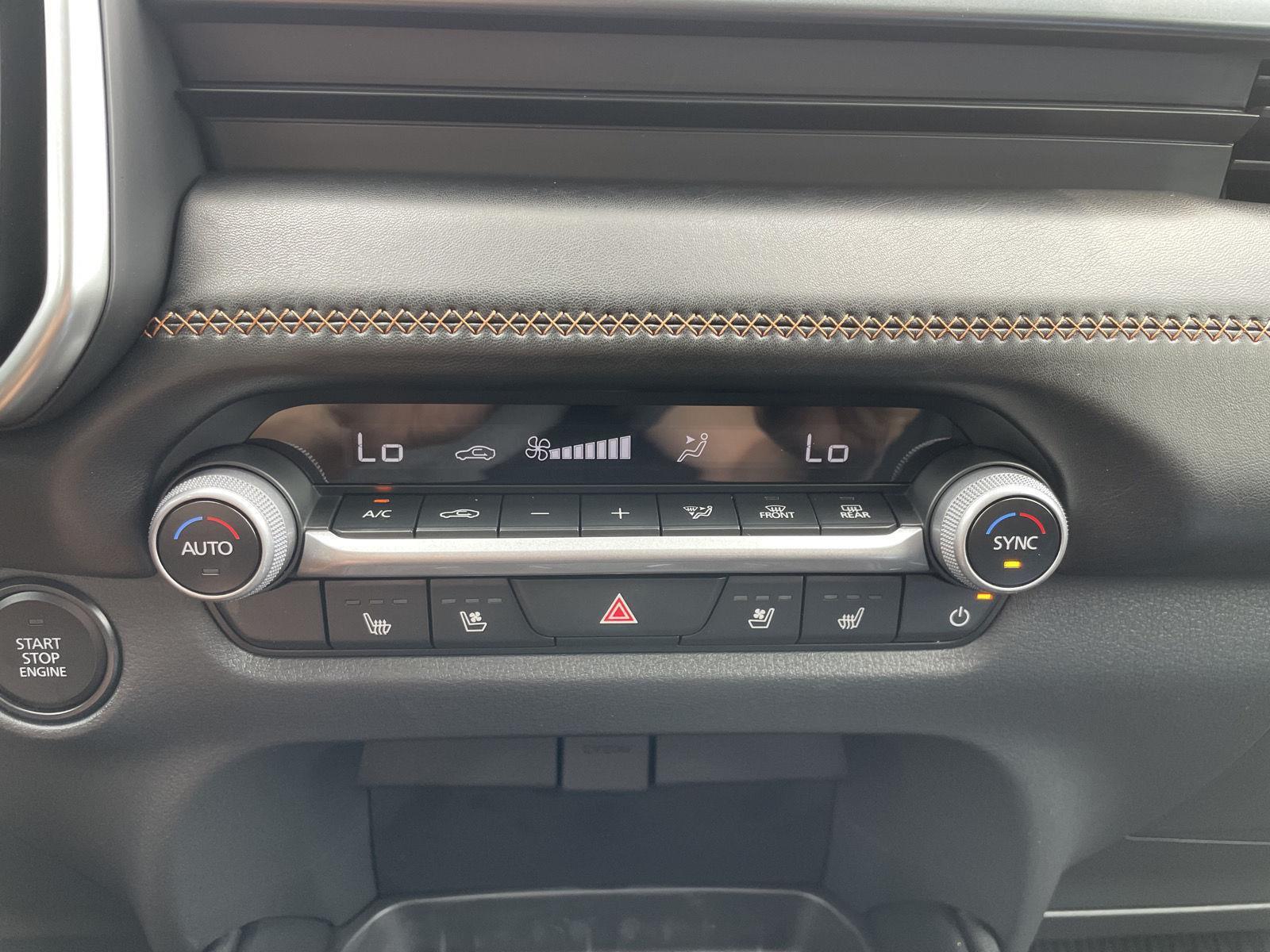 Vehicle photo 25