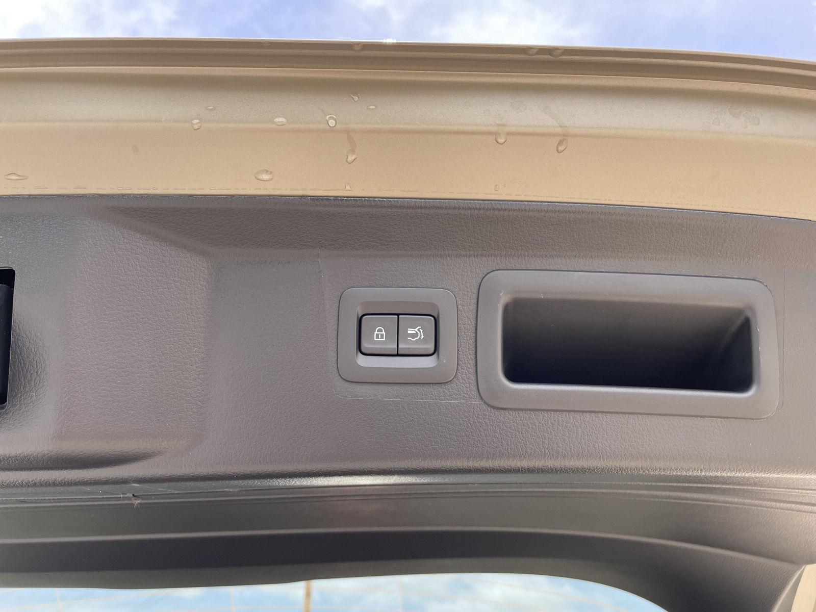 Vehicle photo 36