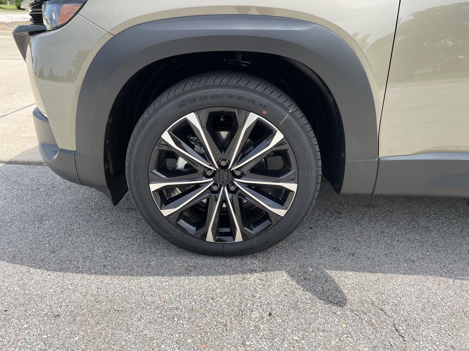 Vehicle photo 10