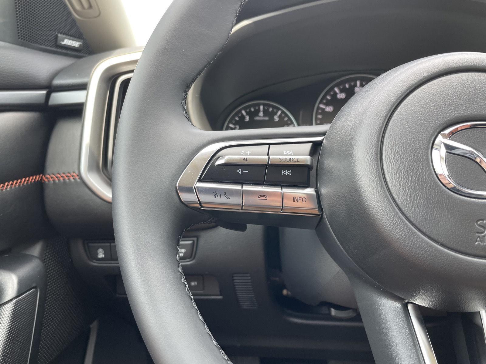 Vehicle photo 12