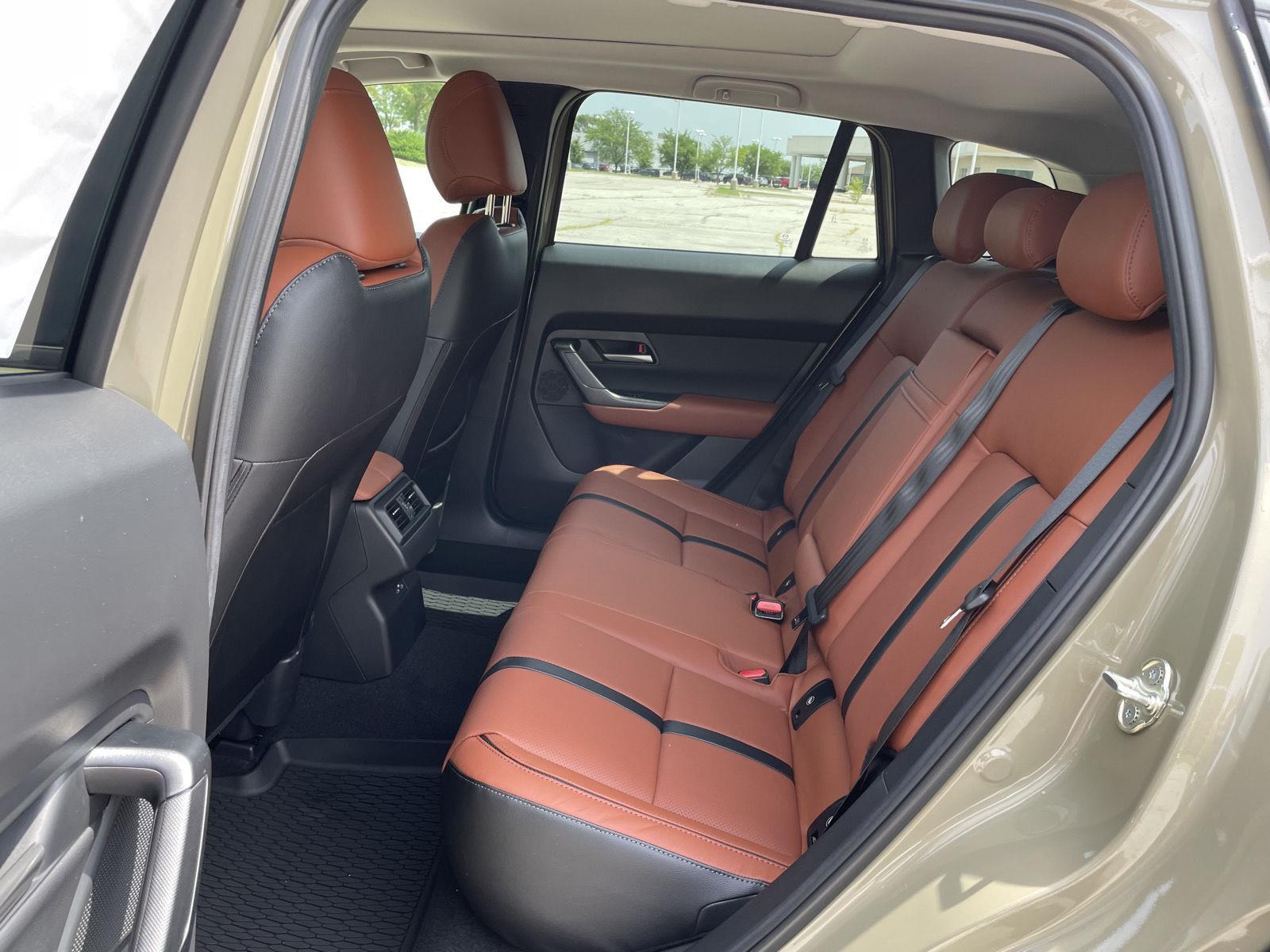Vehicle photo 19